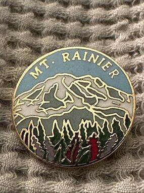 Mt. Rainier Pin